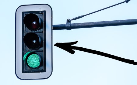 Darauf achtet fast niemand: Weißer Rahmen bei manchen Ampeln