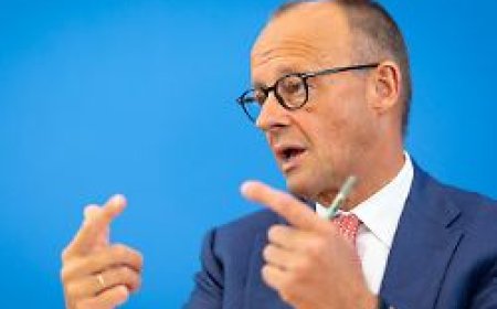 Kanzler in Sommerpressekonferenz: Merz verteidigt Sparvorgaben und macht der AfD eine Ansage