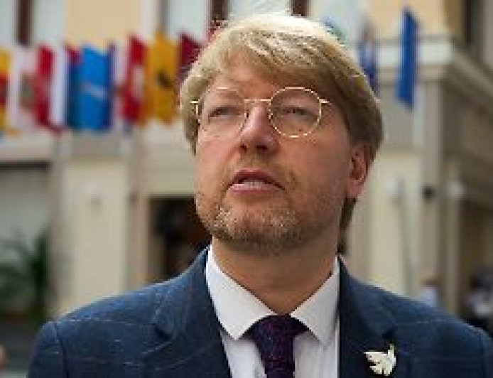 Jabloko will Ende des Krieges: Russlands Wahlleitung lässt Oppositionspartei für Parlamentswahl zu
