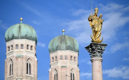Polizei in München: Vier Unbekannte brechen in Frauenkirche ein