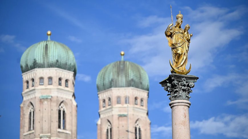 Polizei in München: Vier Unbekannte brechen in Frauenkirche ein