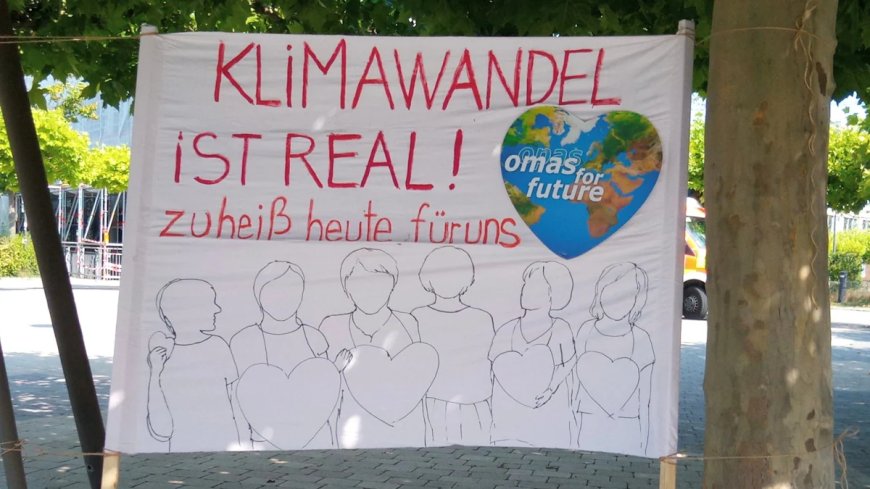 Omas for Future Germering: Klimaschützerinnen ist es für Protestaktion zu heiß