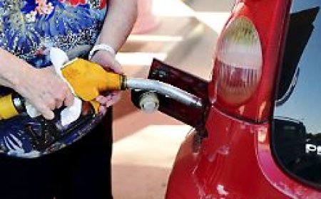 Milliarden-Mindereinnahmen : Mehrwertsteuersenkung für Autofahrer käme den Staat teuer